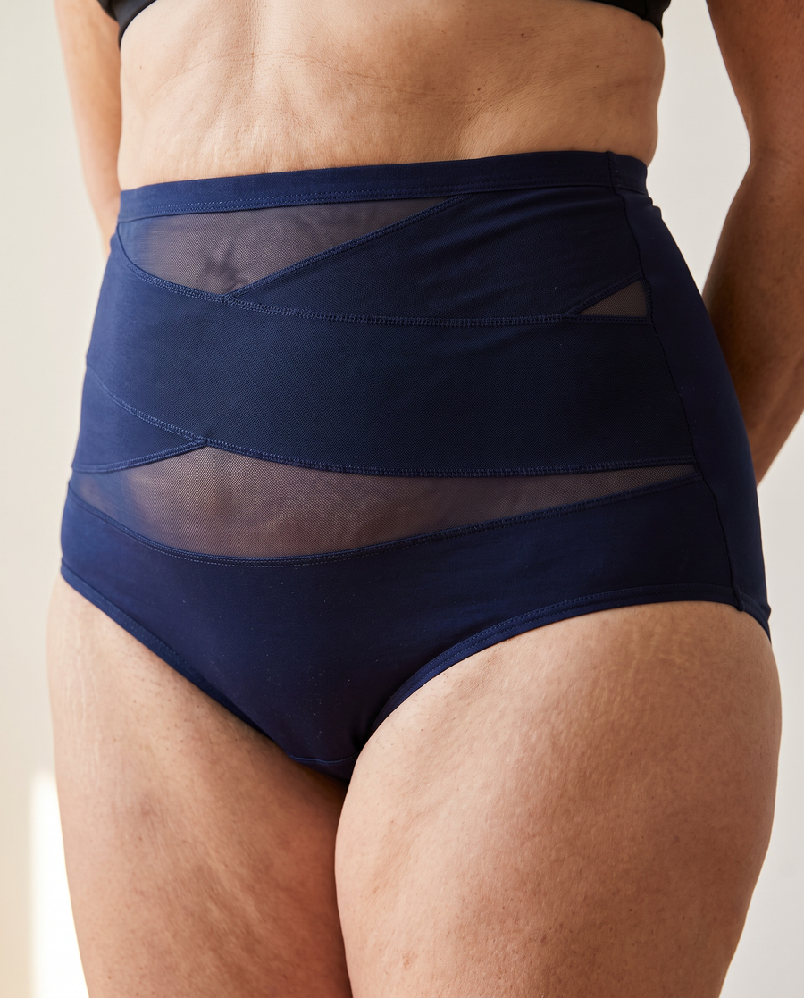 The waistband stays on your waist